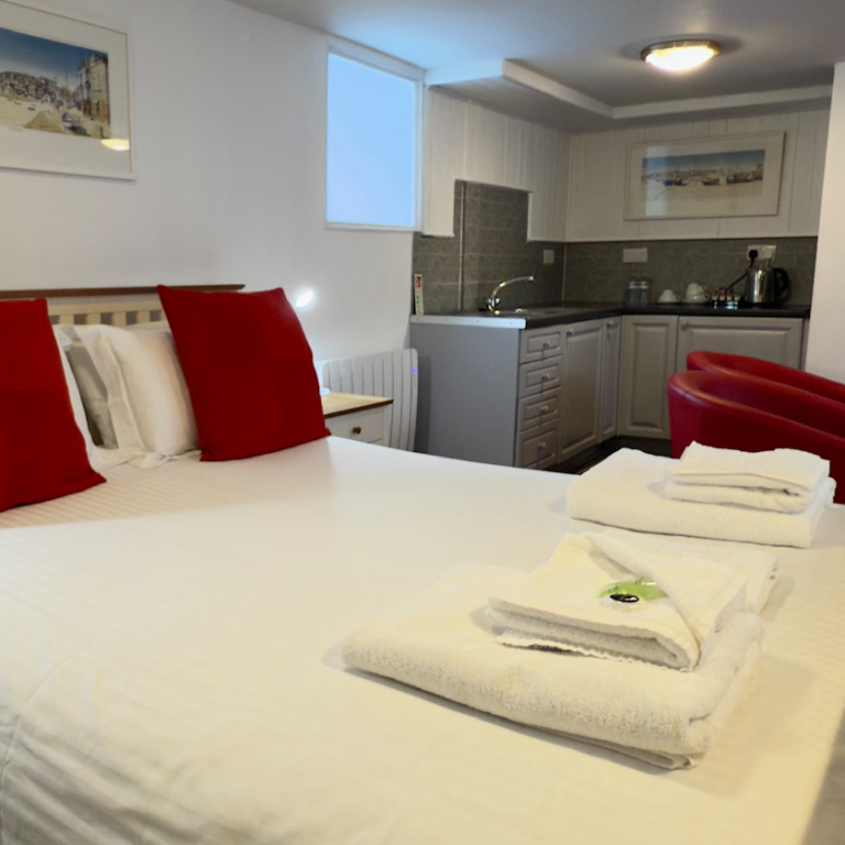 Lowerdeck Room